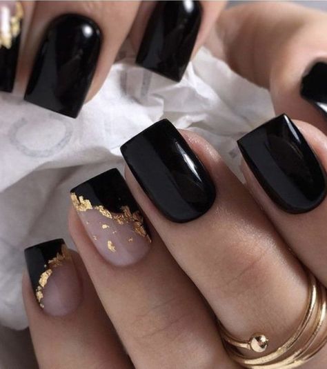 Classy Black Nails, Gold Gel Nails, Black Gold Nails, Black Gel Nails, Golden Nails, Simple Gel Nails, Black Nail Designs, Nagel Inspo, Short Acrylic Nails Designs