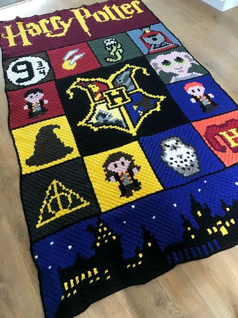 Tricot Harry Potter, You're A Wizard Harry, Harry Potter Blanket, Harry Potter Colors, Harry Potter Quilt, Harry Potter Crochet, C2c Crochet Blanket, C2c Crochet, Manta Crochet