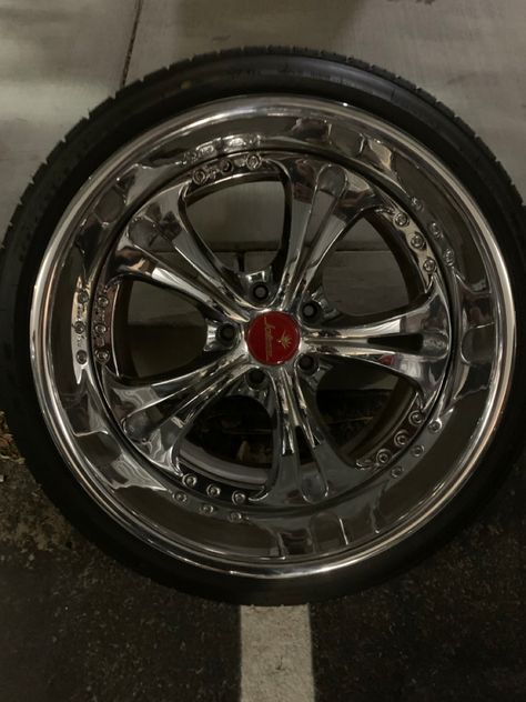 Flower Rims Car, Car Wheels Rims Wallpaper, Old School Cars With Rims, Star Rims Wheels, Car Rims, Black And Chrome Rims, Chrome Rims, Cars Clothes, Best Jdm Cars