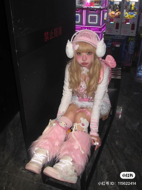 Guyru Fashion Style, Japanese Street Fashion Harajuku Kawaii, Kawaii Clothes Outfits, Decora Harajuku, Gyaru Aesthetic, Y2k Harajuku, Interesting Outfits, Harajuku Outfits, Gyaru Fashion