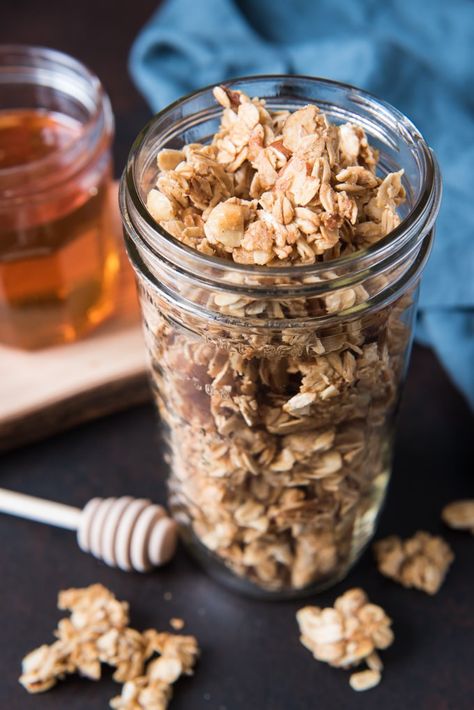 Honey Granola Recipe, Healthy Homemade Granola Recipe, Homemade Granola Recipe, Easy Homemade Granola, Homemade Granola Healthy, Granola Clusters, Honey Granola, Easy Granola, Granola Recipe Homemade