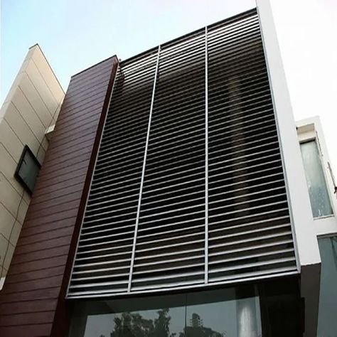 Aluminum Exterior Vent Double Bank Louvre Window Frames - China Louvre Window Frames, Aluminum Louvers Facade | Made-in-China.com Louvre Pergola, Aluminium Louvers, Fixed Window, Window Louvers, Louvre Windows, Office Wall Design, Pergola Ideas, Ceiling System, Modern Fence