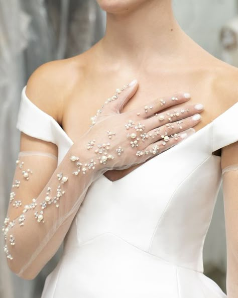 Wedding Gloves With Dress, Gloves Wedding Dress, Plunging Neckline Wedding Dress, Gloves Ideas, Bride Gloves, Beaded Gloves, Accessory Inspo, Reem Acra, Long Sleeve Wedding Dress Lace