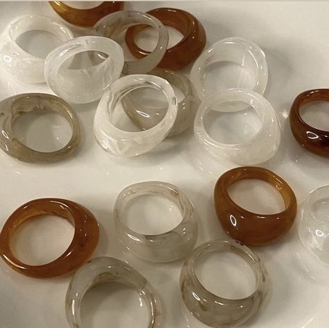 Brown Assesories, Acrylic Rings, Rings Set For Women, Hand Jewelry Rings, Style Parisienne, Resin Rings, Preppy Jewelry, Earthy Jewelry, Indie Jewelry