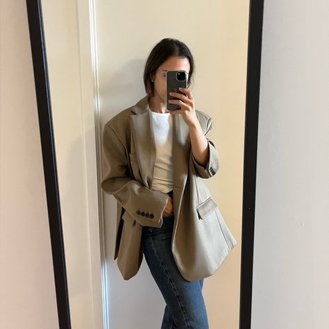 Frankie shop oversized boyfriend blazer in desert taupe / like new / one size The Frankie Shop Boyfriend Blazer, Manifest 2024, The Frankie Shop, Frankie Shop, Boyfriend Blazer, Suit Fabric, Very Well, New Home, Casual Outfits