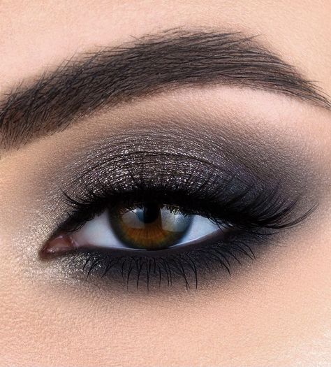 Festival Eye Makeup, Smokey Eye Makeup Steps, Eye Makeup Guide, Eye Crayon, Emma Heming, Glam Eyeshadow, Evening Eye Makeup, Grey Eyeshadow, Scene Makeup