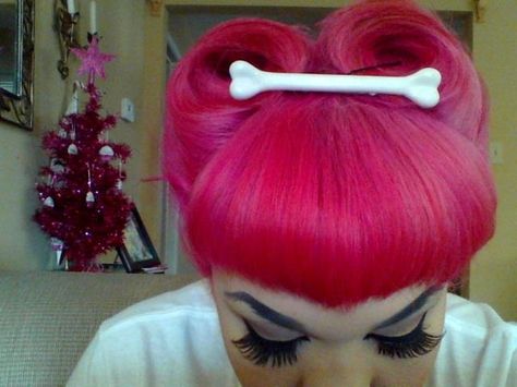 pink  pin up / rockabilly Pink Rockabilly, Psychobilly Aesthetic, Rockabilly Hairstyles, Pinup Bangs, Rockabilly Aesthetic, Psychobilly Hair, V Bangs, Psychobilly Fashion, Rockabilly Lifestyle