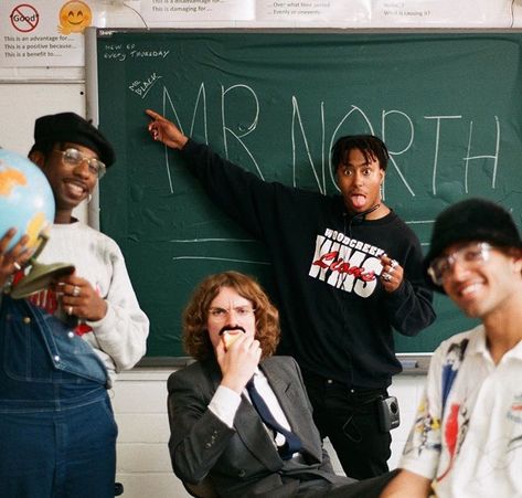 School Photoshoot Aesthetic, School Desk Photo Shoot, Classroom Editorial, School Photography Classroom, Classroom Photoshoot, Photography Classroom, School Photoshoot, Yearbook Photoshoot, Streetwear Photoshoot