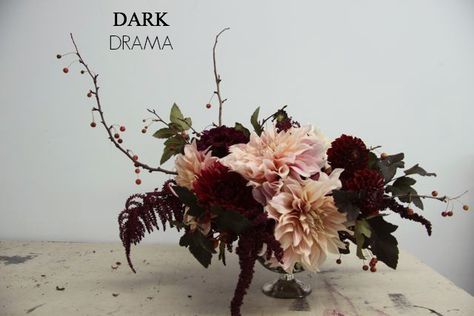 0b0ec91d002c6b76ca7547e63fadce31 Dahlia Centerpiece, Baroque Flowers, Pink Baroque, Burgundy Dahlia, Flower School, Bouquet Arrangements, Deco Floral, Wedding Arrangements, Ikebana