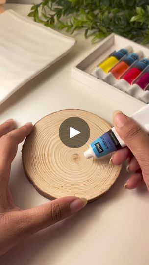 Wood Slice Art Paint Easy, Easy Drawings For Beginners, Acrylic Paint On Wood, Acrylic Painting For Beginners, Drawing For Beginners, Wood Slices, Painting On Wood, Easy Drawings, Acrylic Painting