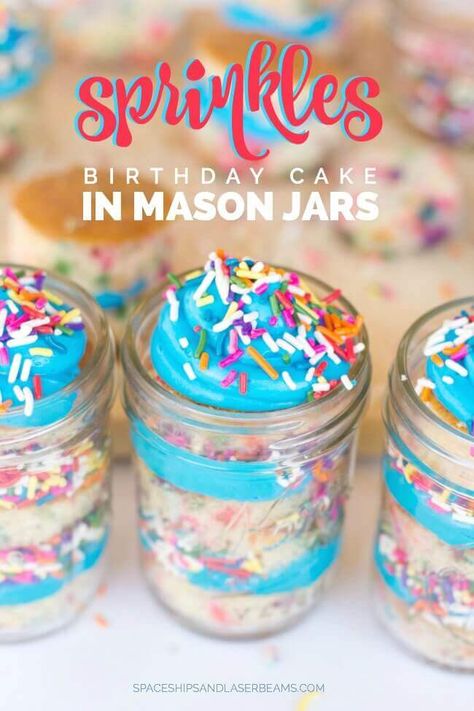 Sprinkles Birthday Cake in Mason Jars Cookies In Mason Jar, Mason Jar Cake, Mason Jar Craft Ideas, Jar Craft Ideas, Mason Jar Cupcakes, Oreo Mousse, Mason Jar Cakes, Mango Mousse Cake, Birthday Recipes