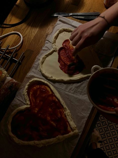 Pizza Couples, Homemade Aesthetic, Harry Potter Movie Night, Shaped Pizza, Making Pizza Dough, Heart Shaped Pizza, Cooking Pizza, Couple Cooking, Cute Date Ideas