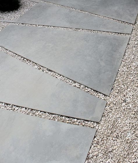 Irregular pavers with gravel from Projecten | Vertus #pavers #pathway #driveway: Cheap Paving Ideas, Concrete Hardscape, Permeable Driveway, Textured Concrete, Paving Pattern, Paving Ideas, Pavers Backyard, Driveway Paving, Garden Paving