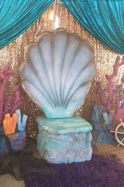 Every baby shower needs a fabulous chair for the mom-to-be. Not only are they essential for the mommy to rest, as they can also be a showstopper. This chair is both. Designed to look like a clam you'll definitely feel like your deep in the ocean. See more party ideas and share yours at CatchMyParty.com Mermaid Centerpieces, Mermaid Baby Shower Cake, Mermaid Baby Shower Decorations, Mermaid Baby Shower Theme, Baby Shower Chair, Lil Mermaid, Patrick Watson, Mermaid Baby Shower Invitations, Sea Party Ideas