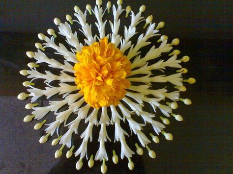 Rangoli with marigold and rajnigandha flowers. Flower Rangoli Designs, Mandala Nature, Poo Kolam, Pookalam Design, Home Flower Decor, Manipura Chakra, Diwali Decorations At Home, Diy Diwali Decorations, Flower Decorations Diy