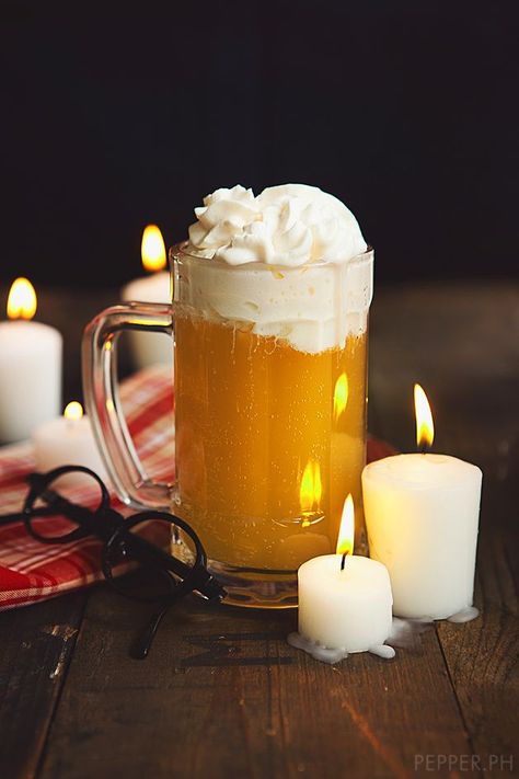 Embrace your inner-wizard and enjoy this treats while you read the new Harry Potter book! Harry Potter Drinks, Cinnamon Schnapps, Harry Potter Butter Beer, Butterbeer Recipe, Butter Beer, Potter Wallpaper, Potter Quotes, Harry Potter Food, Festa Harry Potter