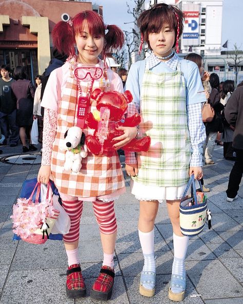 Kawaii Street Fashion, Mode Harajuku, Street Style Magazine, Wanna Recreate, Fruits Magazine, Magazine Japan, Japan Fashion Street, Noel Fielding, Harajuku Fashion Street