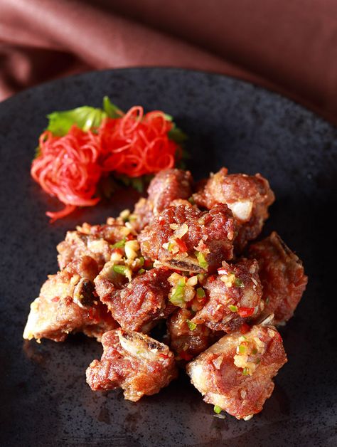 Chinese Fried Pork, Fried Pork Ribs, Salt And Pepper Ribs, Salt And Pepper Pork, Cantonese Cuisine, Authentic Chinese Recipes, Pork Rib Recipes, Spare Ribs, Fried Pork