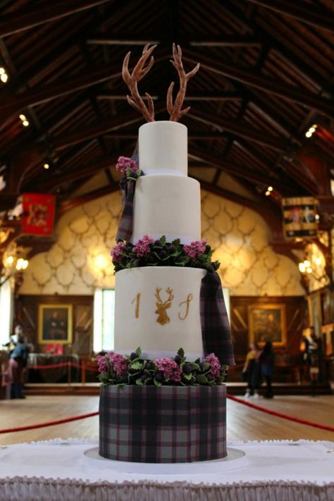 Scottish Castle Wedding by Rosewood Cakes - http://cakesdecor.com/cakes/289660-scottish-castle-wedding Tartan Wedding Cake, Scottish Wedding Cakes, Scottish Wedding Themes, Scottish Castle Wedding, Kilt Wedding, Cake Paris, Contemporary Wedding Cakes, Renew Vows, Glasgow Wedding