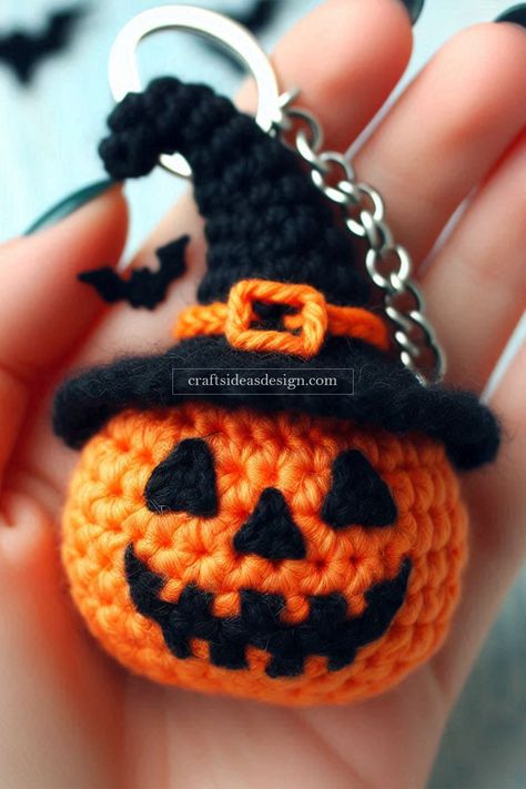 Pumpkin Crochet Chapstick Keychain, Crochet Christmas Keychain, Crochet Halloween Bag, Crochet Turtle Pattern Free, Crochet Minis, Crocheted Bookmarks, Pumpkin Keychain, Crochet Pumpkin Hat, Crochet Turtle Pattern