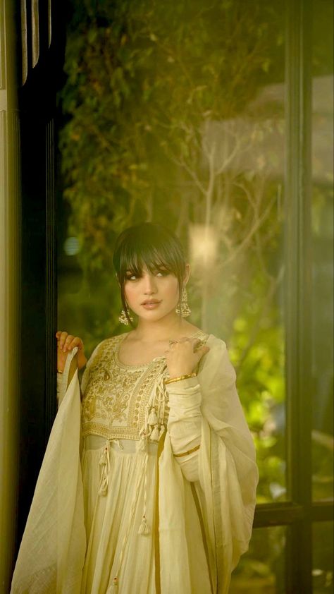 Neelam Munir, Patiyala Salwar, Neelam Muneer, Insta Profile, Insta Profile Pic, Best Photo Poses, Profile Pic, Photo Poses, Cool Photos