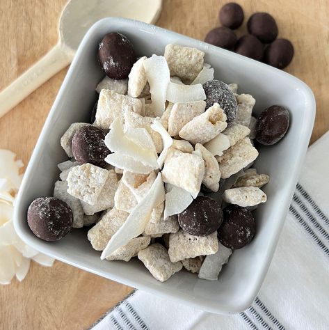 If you love muddy buddies then you'll love this Almond Joy Muddy Buddies Recipe. So yummy and super simple. #almondjoy #muddybuddies #dessert Muddy Buddy Recipe, Almond Joy Bites, Food Ideas To Make, Muddy Buddies Recipe, Muddy Buddy, Edible Recipes, Muddy Buddies, Nut Snacks, Fun Food Ideas