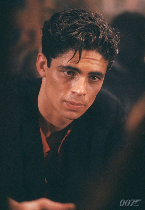 90s Haircut Men, Benicio Del Toro Young, License To Kill, 90s Hairstyles Men, Script Ideas, 90s Haircuts, Male Haircuts Curly, 90s Men, Medium Curly Hair Styles