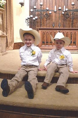 cute Western Ring Bearer Outfit, Alternative Engagement Rings Vintage, Ring Bearer Outfits, Flower Engagement Ring Set, Invite Ideas, Bearer Outfit, Bee Ring, Gold Flower Ring, Unique Bridal Shower