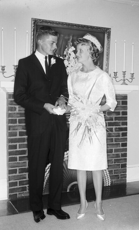 1950s Courthouse Wedding, Famous Brides, Historical Wedding, Nostalgic Wedding, Gowns Vintage, 1950s Wedding, Bridal Gowns Vintage, Bride Pictures, Vintage Brides