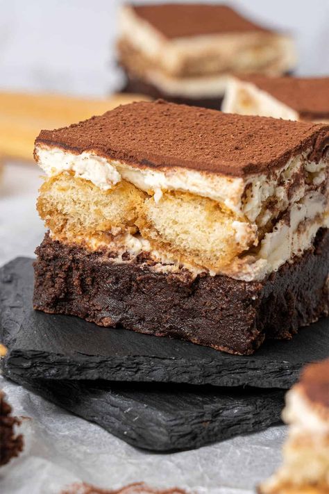 Tiramisu Brownies Brookies Recipes, Pecan Brownies Recipe, Tiramisu Brownies, Best Tiramisu, Brookies Recipe, Matcha Brownies, Easy Tiramisu, Easy Tiramisu Recipe, White Chocolate Brownies