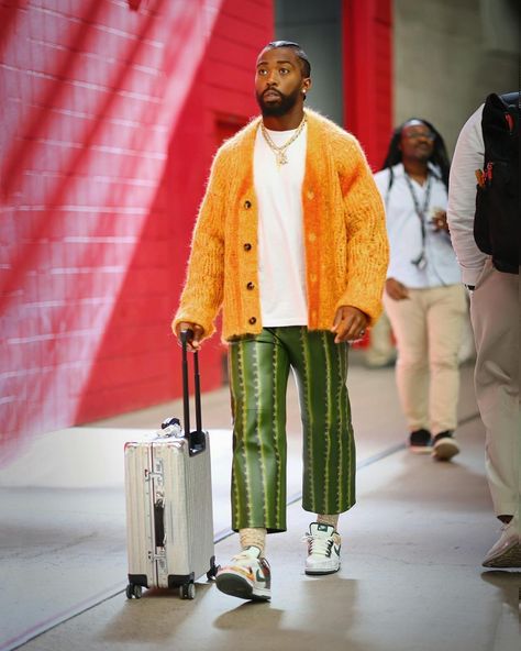 Tyrod Taylor, Camo Sneakers, Street Style Edgy, Nike Dunk Low, Dunk Low, Images Gif, Nike Dunk, Burberry Bag, Cardigan Jacket