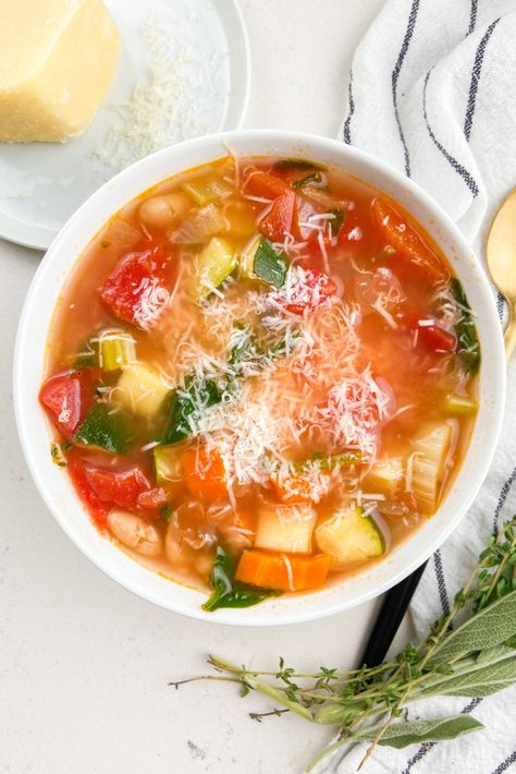 Tuscan Vegetable Soup recipe from RecipeGirl.com #tuscan #vegetable #soup #recipe #RecipeGirl Tuscan Vegetable Soup Recipe, Tuscan Vegetable Soup, Weight Gain Recipes, Soup Squash, Gf Soups, Tomato Pie Recipe, Vegetable Soups, Vegetarian Soups, Viral Recipes