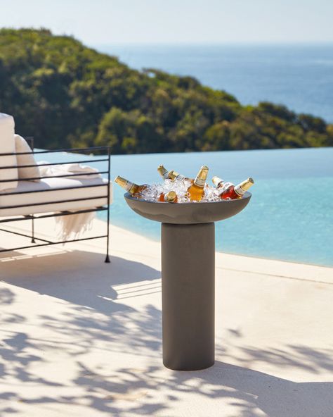 Bird bath or drink cooler? We say both. Cin cin. Modern Bird Baths, Curved Pool, Modern Outdoor Patio Furniture, Patio Lounge Furniture, Outdoor Decor Ideas, Modern Outdoor Patio, Drink Cooler, Modern Patio Furniture, Bird Baths