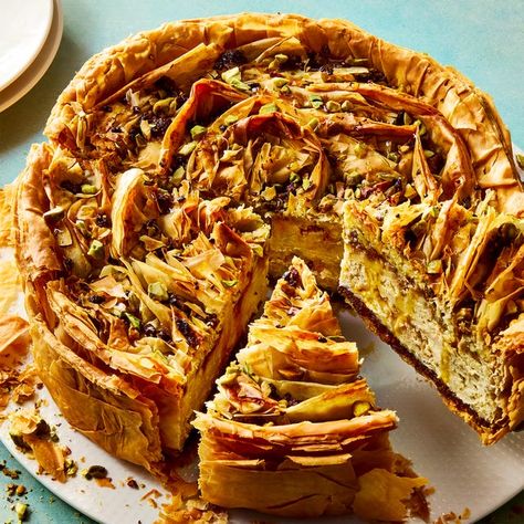 Baklava Cheesecake Is The Ultimate Combo Dessert Cheesecake Factory Oreo Cheesecake, Unusual Desserts, Unusual Dessert, Orange Cheesecake, Impressive Dessert, Baklava Cheesecake, Pistachio Baklava, Coconut Lime Chicken, Winter Baking