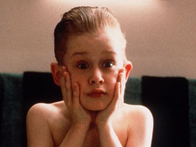 aqua velva, THE favorite part for our entire family! The song, the face, the laughs! Home Alone Kid, Macaulay Culkin Home Alone, Home Alone 1, Home Alone Movie, Best Christmas Movies, Macaulay Culkin, Child Actors, Home Alone, Christmas Movies