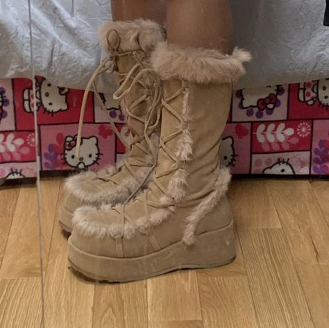 completely new and size 10! Cubby Demonia, Demonia Cubby 311, Y2k Boots, Funky Shoes, 2000s Fashion Outfits, Girly Shoes, Shoe Inspo, New Rock, Moon Boots