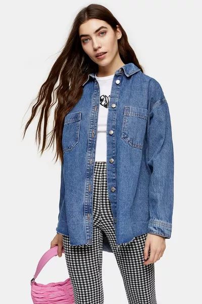 Oversized Denim Shacket as part of an outfit Denim Shacket Outfit, Shacket Outfit, Denim Shacket, Joni Jeans, Hijabi Fits, Jean Jacket Outfits, Mode Boho, Outfit Women, Topshop Outfit