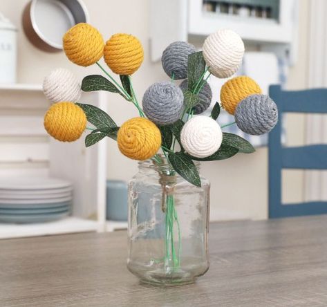 How to make Styrofoam ball flowers Styrofoam Ball Crafts, Glass Jars Diy, Thermocol Craft, Ball Flowers, Styrofoam Crafts, Inexpensive Crafts, Diy Bouquets, Wreath Project, Yarn Flowers