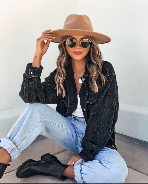 Black Coudroy Jacket Outfit, Style A Hat Casual, Ranch Attire Women, Phoenix Arizona Fashion Style, Shocker Outfit Women, Green Wide Brim Hat Outfit, Fall Casual Western Outfits, Cute Outfits For The Rain, Anthropologie Outfits 2023