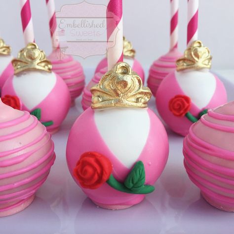 Princess Aurora themed cake pops!! || Inspiration @opopsbyangie || #princess #aurora #cakepops #roses #crown #sleepingbeauty #gold #pink #chocolate #kidsparty #birthday #cute #dessert #embellishedsweets Cake Pops Princess, Princess Aurora Party, Aurora Cake, Sleeping Beauty Birthday Party, 28th Birthday Cake, Sleeping Beauty Cake, Sleeping Beauty Party, Beauty Cakes, Princess Birthday Cake