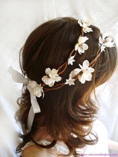 DIY wedding hairstyle - I love the flowers in the hair idea. I want this if I have a summer wedding =] Head Wreath Wedding, Sedona Elopement, Floral Head Wreath, Diy Wedding Hair, Diy Flower Crown, Sedona Wedding, Flowers In Her Hair, Elopement Packages, Head Wreath