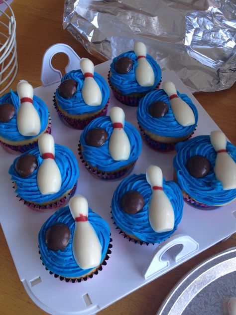 Bowling party cupcakes Bowling Themed Cupcakes, Bowling Birthday Cupcakes, Bowling Cupcakes Ideas, Bowling Birthday Party Cupcakes, Bowling Cupcakes, Bowling Cakes, Wii Bowling, Bowling Fundraiser, Bowling Party Themes