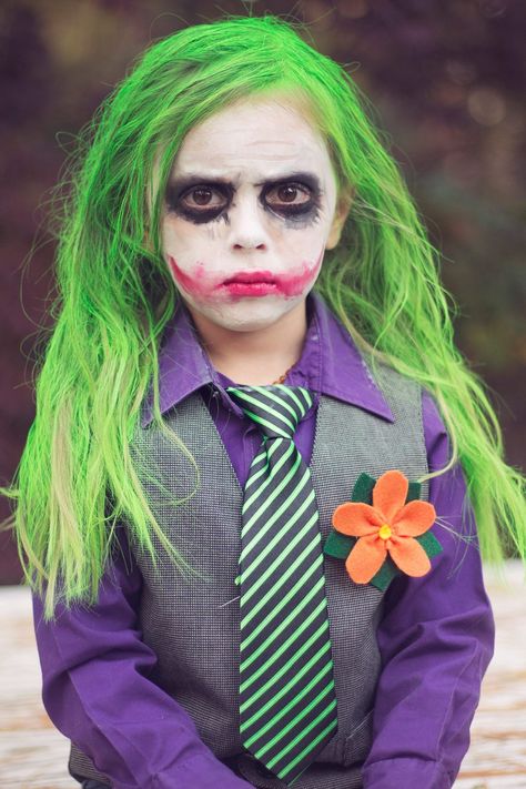 My daughter dressed as the joker for Halloween!! Kids costume Heath ledger Joker Costume For Kids, Heath Ledger Joker Costume, Face Paint Easy For Kids, Joker Costume Girl, Kids Joker Costume, Joker Face Paint, Joker Makeup, Joker Costume, Joker Face