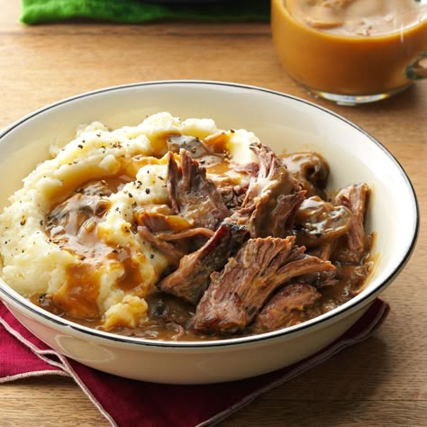 Slow Cooker Pot Roast Recipes, Perfect Pot Roast, Slow Cooker Roast Beef, Slow Cooker Pot Roast, Slow Cooker Roast, Pot Roast Slow Cooker, Taste Of Home Recipes, Fall Dinner Recipes, Pot Roast Recipes