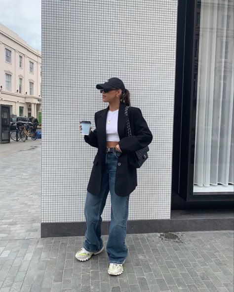 Straight Midi Dress, European Style Outfits, Boyish Outfits, Outfits New York, New York Outfit, Outfit Streetwear, Nashville Outfits, City Outfits, Streetwear Aesthetic