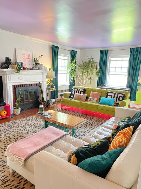 Maximalist House, White Couch Living Room, Green Couch Living Room, Maximalist Living Room, White Couch, White Sectional, Luxury Living Room Decor, Colourful Living Room, Maximalist Decor