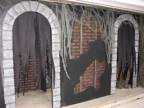 My 2010 Garage Haunt - Page 2 Halloween Garage Walk Through, Halloween Decorations For School, Halloween Dungeon, Blacklight Halloween, Decorations For School, Haunted Garage, Basement Staircase, Halloween Garage, Haunted Maze