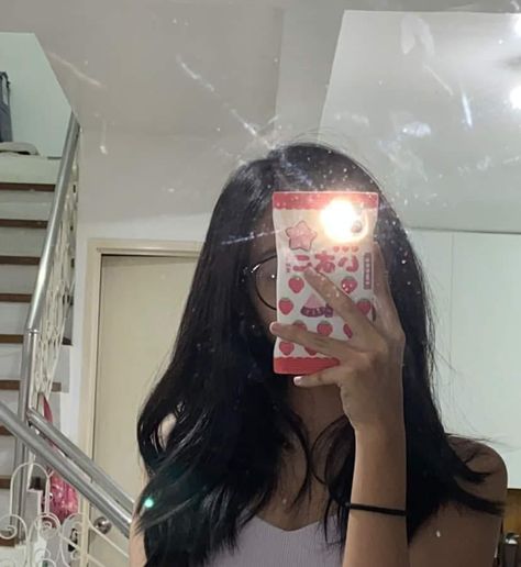 Girl Mirror, Mirror Shot, Girl Pfp, Girls Mirror, Long Hair, Mirror Selfie, Long Hair Styles, Mirror, Hair