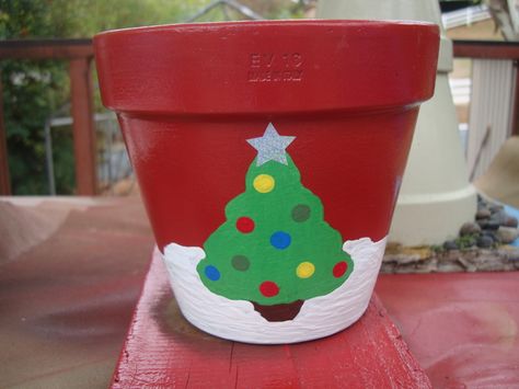 pic #3 Christmas Pot Painting Ideas, Plant Pot Christmas Ideas, Christmas Painted Pots, Christmas Painted Flower Pots, Plant Pot Painting Ideas Christmas, Santa Terracotta Pots, Christmas Crafts Diy Gifts, Plant Pots Crafts, Christmas Tree Drawing