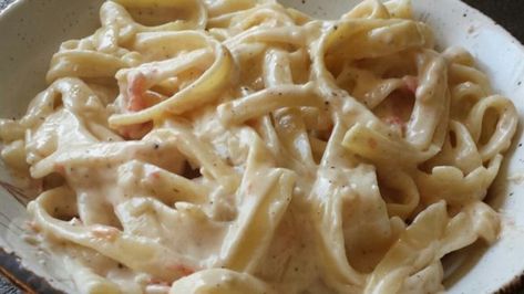 This is a wonderfully spicy cream pasta with a hint of garlic and shallots. You also can add sauteed chicken or shrimp. Very easy and quick sauce to make if you are looking for a spicy entree. Fancy Pasta, Habanero Recipes, Gourmet Pasta, Cream Sauce Pasta, Manicotti Recipe, Habanero Pepper, Homemade Egg Noodles, Italian Night, Fettuccine Alfredo Recipes